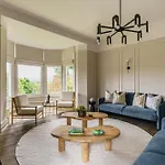 Beaumont Exquisite Lakeland House, Sleeps 10 *