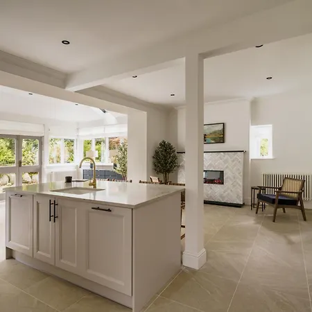 Beaumont Exquisite Lakeland House, Sleeps 10 Villa