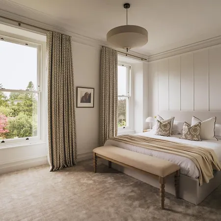 Beaumont Exquisite Lakeland House, Sleeps 10 *