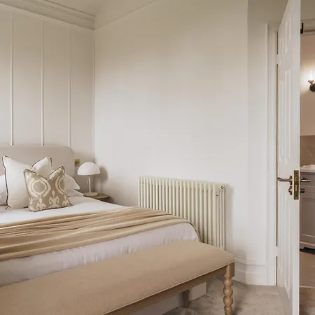 Beaumont Exquisite Lakeland House, Sleeps 10 *