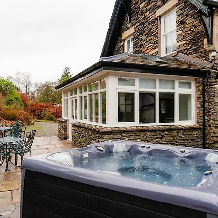 Beaumont Exquisite Lakeland House, Sleeps 10 فيلة