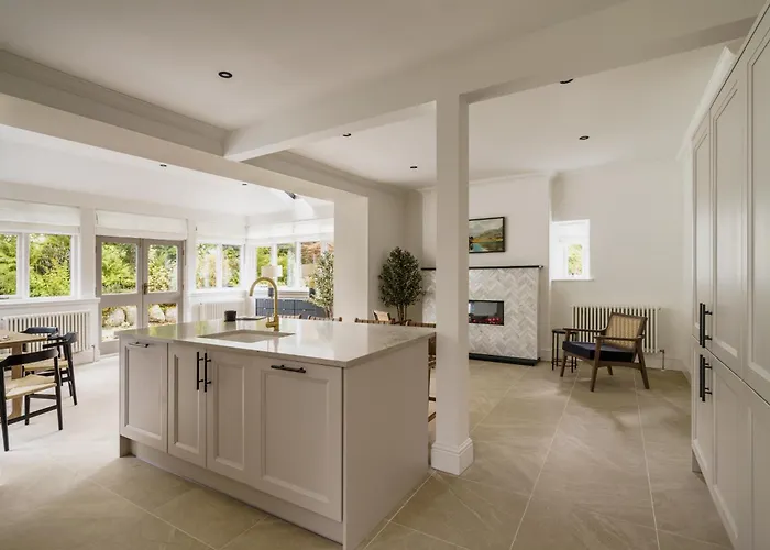 Beaumont Exquisite Lakeland House, Sleeps 10 فيلة