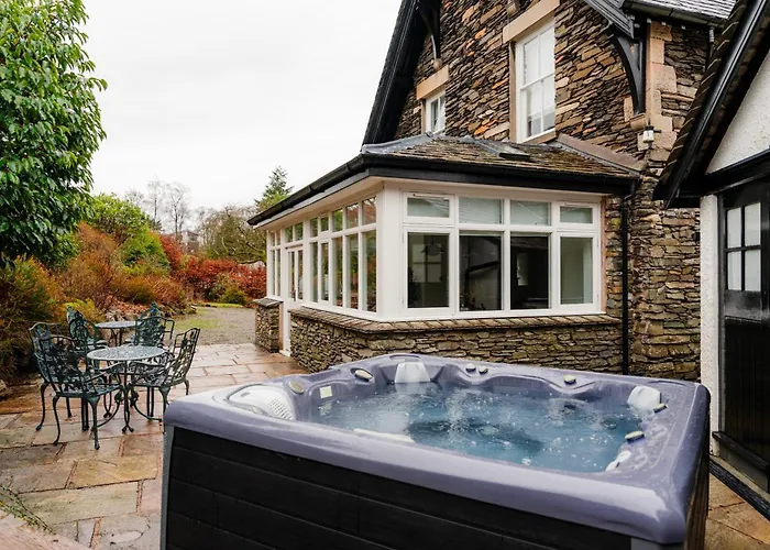 Beaumont Exquisite Lakeland House, Sleeps 10 فيلة