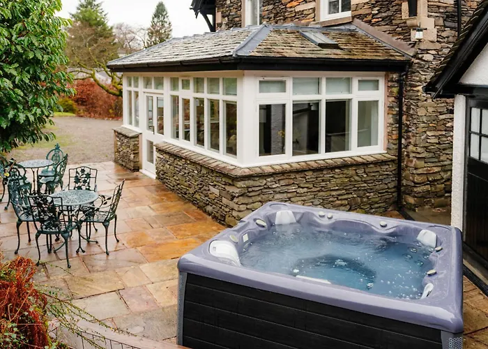 Beaumont Exquisite Lakeland House, Sleeps 10 * ويندرمير