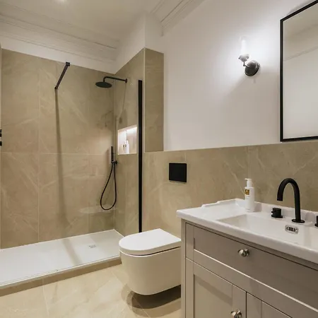 Beaumont Exquisite Lakeland House, Sleeps 10