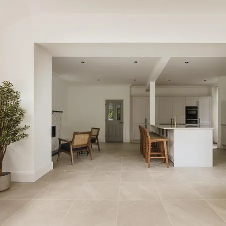 Villa Beaumont Exquisite Lakeland House, Sleeps 10 *