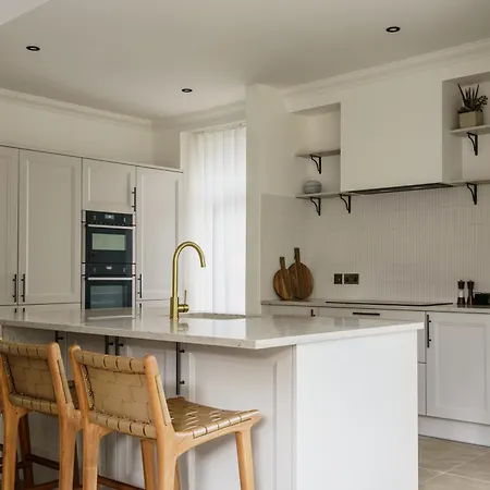 Beaumont Exquisite Lakeland House, Sleeps 10